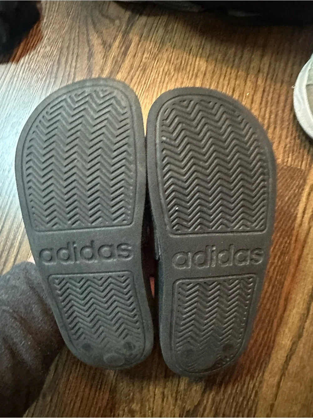 adidas casual slip